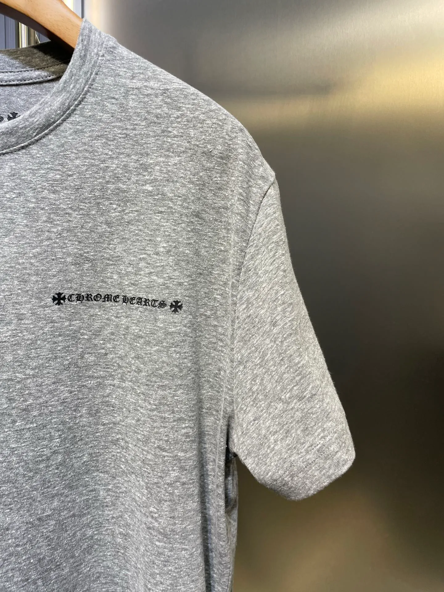 🅿️310 CH Croix Heart🌟【Top Replica】Floral Gray Sword Short Sleeves Dyeing floral gray 26 weave 200 grams according to YB order. The price of floral gray fabrics is extremely high. There is no stock in the market. Printing uses a variety of printing techniques. Customized accessories. Size S M L